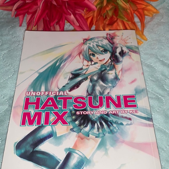 Unofficial HATSUNE MIX Manga Book - Picture 1 of 10